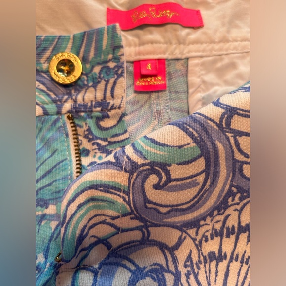 Lilly Pulitzer Blue Haven Raising Shell pattern short. - Picture 6 of 6